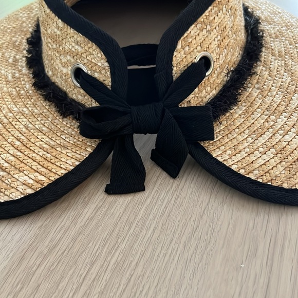 NWT Straw Visor with black trim and bows / bow closure - Picture 2 of 4